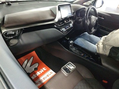 2017 Toyota C-HR - Thumbnail