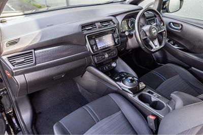 2017 Nissan Leaf - Thumbnail