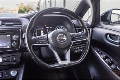 2017 Nissan Leaf - Thumbnail