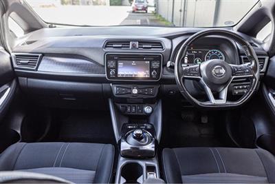 2017 Nissan Leaf - Thumbnail