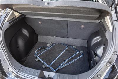 2017 Nissan Leaf - Thumbnail