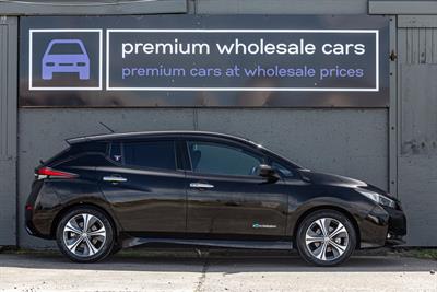 2017 Nissan Leaf - Thumbnail